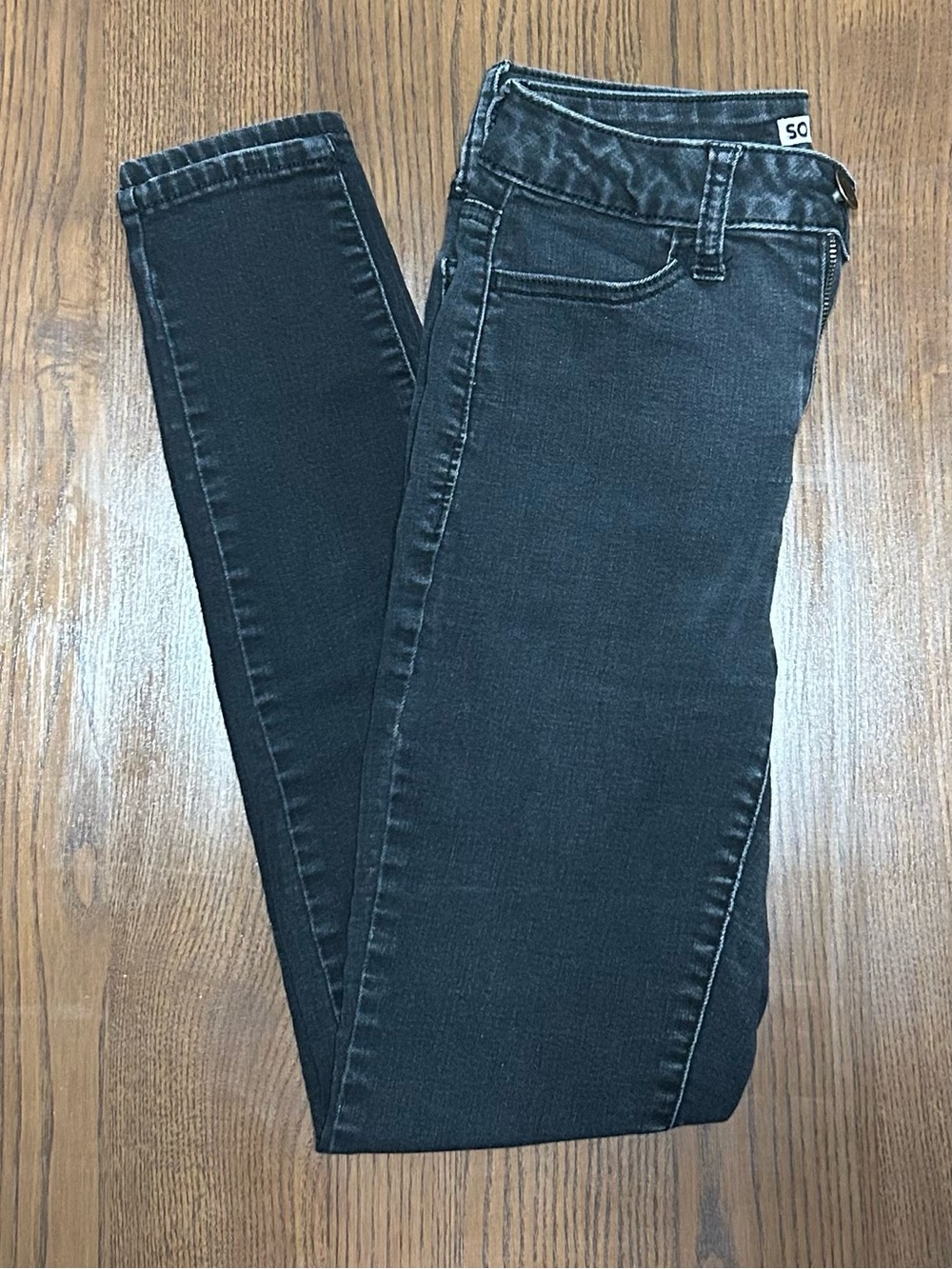 SO Women's Skinny Jeans in Washed Black